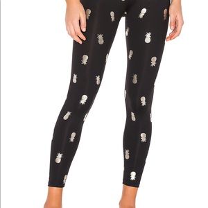 🍍Pineapple High Waisted Midi Legging
Beyond Yoga*